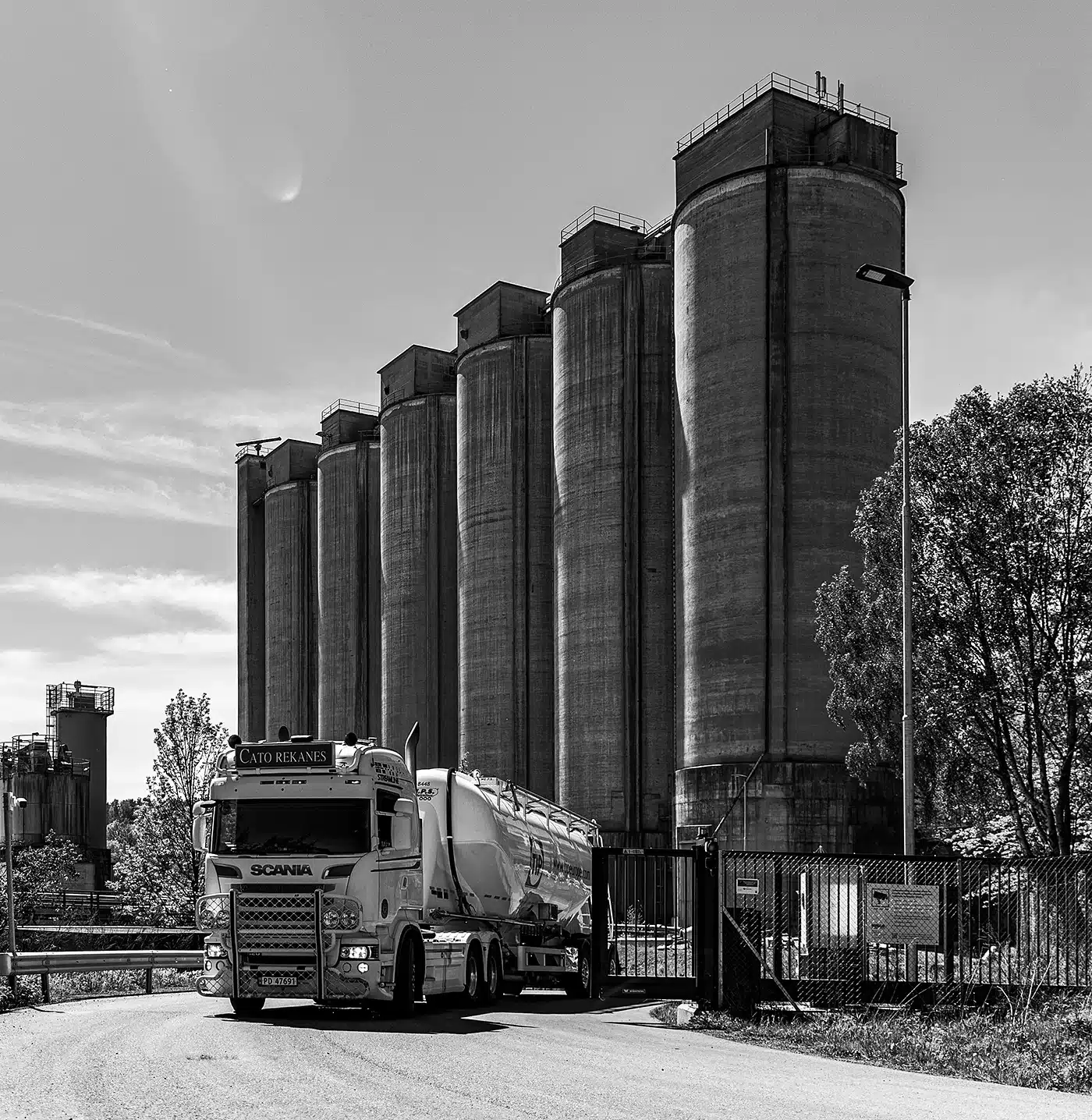 012324USN 29 of 30 BW 1400