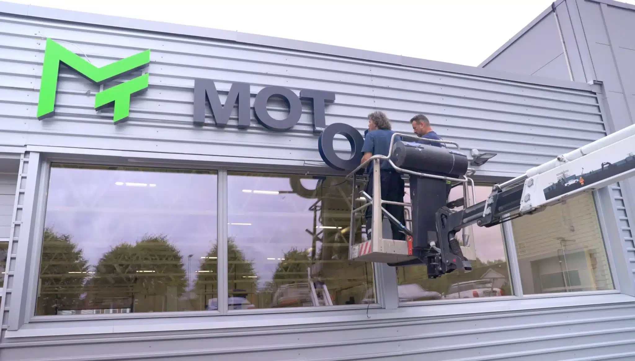 Motortechnik tarnedskilt